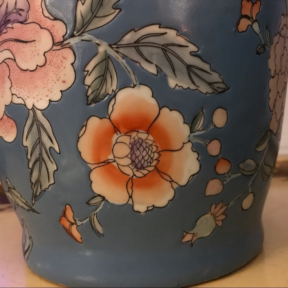 13.75” VTG Salamander Vase - Macau Chinese Porcelain - Picture 9 of 16